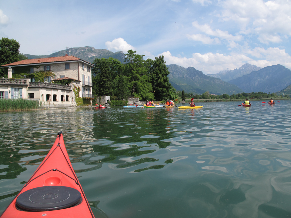 IN CANOA SUL LAGO